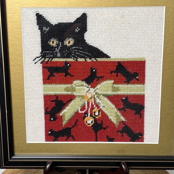 Vintage Christmas Cat In Gift Box W/ Cats On It Framed Cross Stitch 10”x10” - Picture 2 of 6